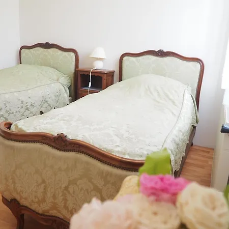 D'hotes De L'ile Bed & Breakfast