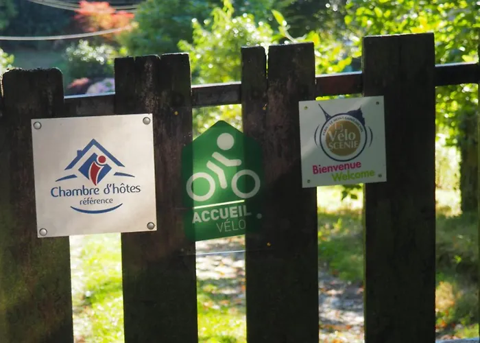 D'hotes De L'ile Bed and Breakfast Le Neufbourg